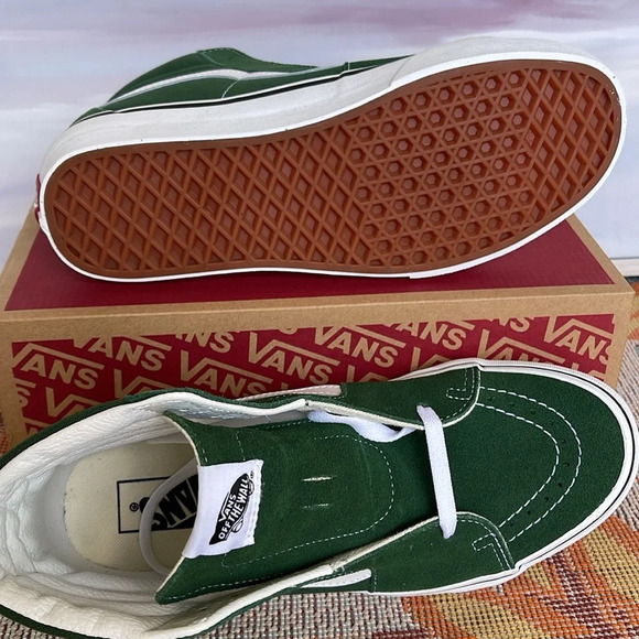 Vans WMNS Sk8-Hi
Color Theory Greener Past
VN0005U96QU
Sneakers - Picture 3 of 16